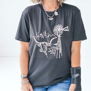 2 Fly Co. Black Graphic Howdy Tee with Western Design Sz 2X